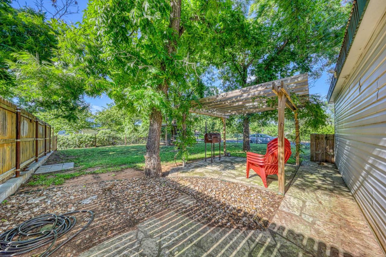 Tranquility Corner Villa Fredericksburg Bagian luar foto